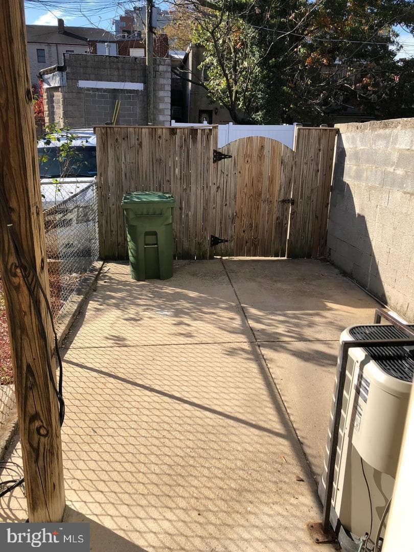 402 N Chester Street photo 17