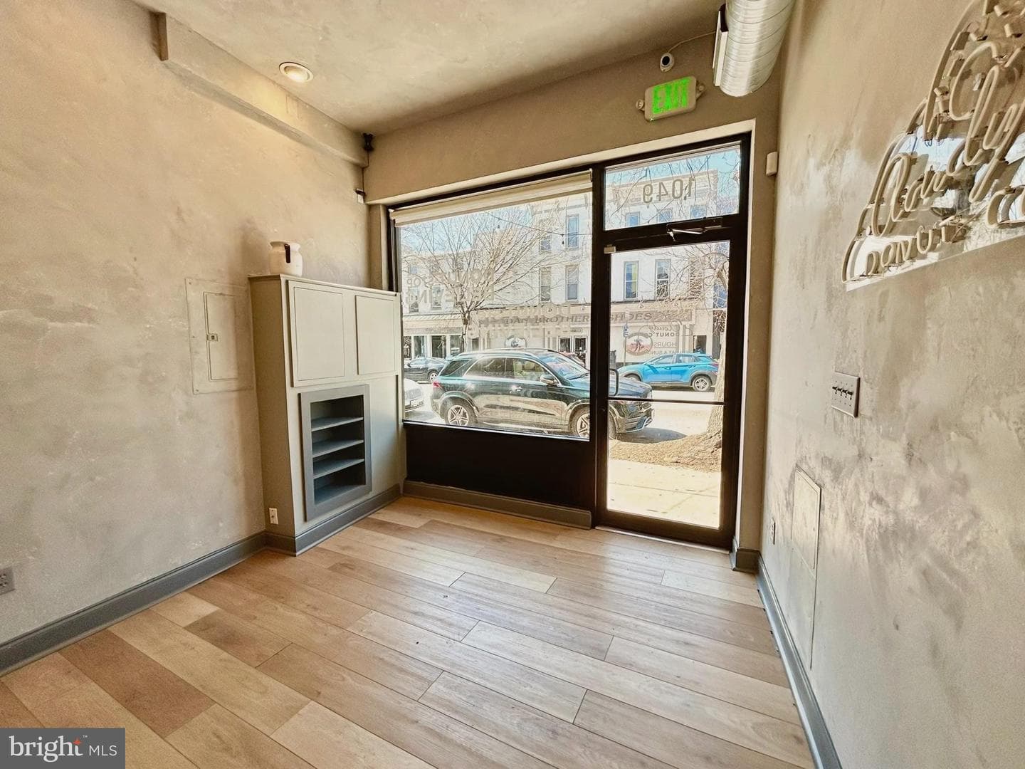 1049 S Charles Street photo 12