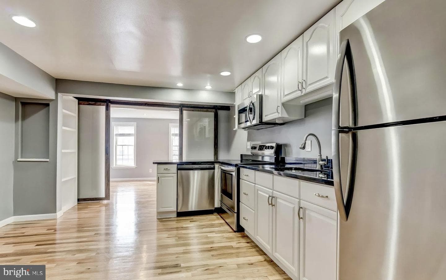 1049 S Charles Street photo 17