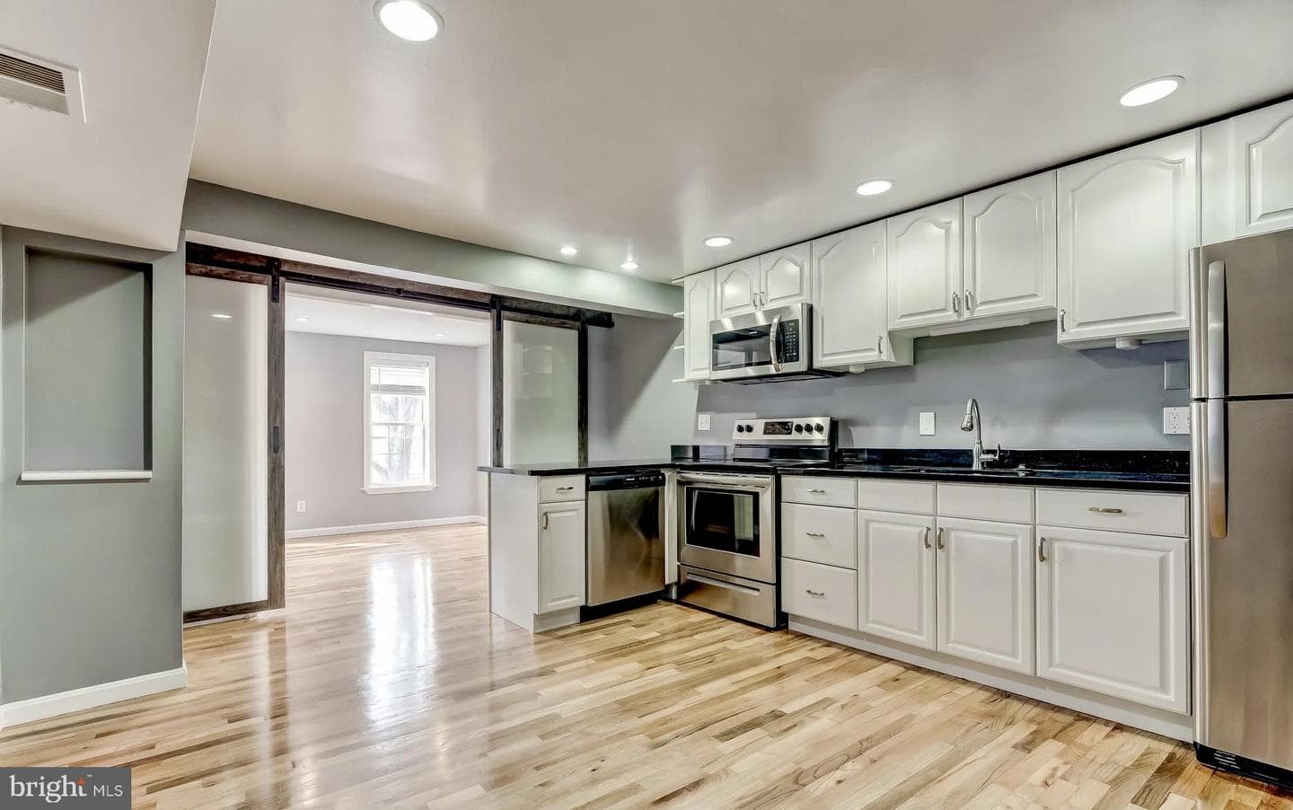 1049 S Charles Street photo 18