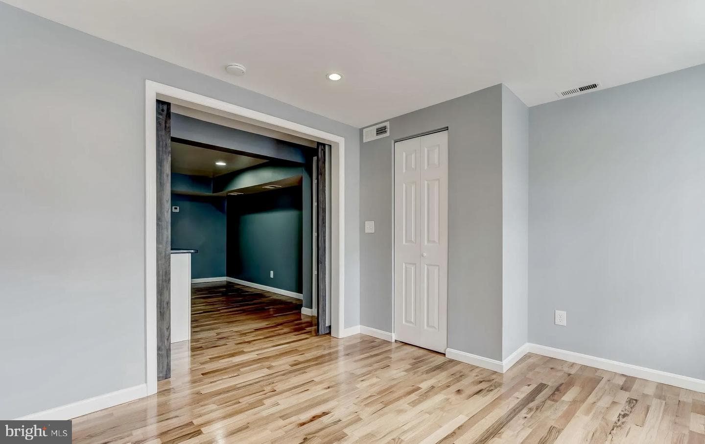 1049 S Charles Street photo 22