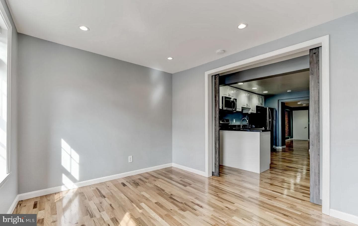 1049 S Charles Street photo 23