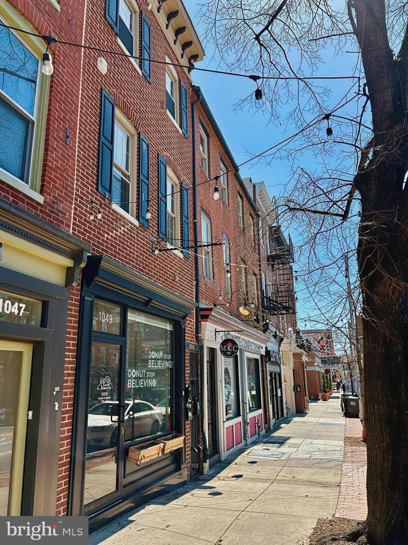 1049 S Charles Street photo 3