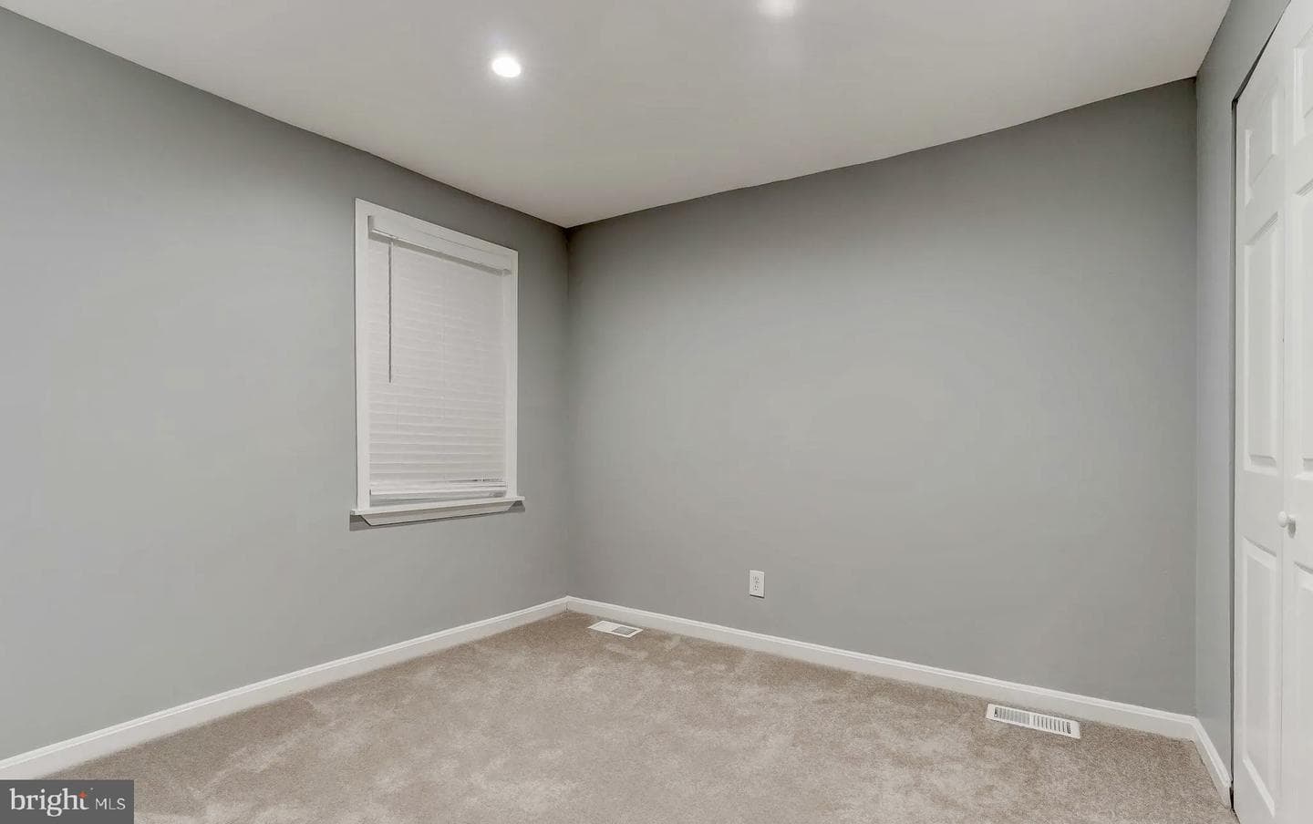 1049 S Charles Street photo 30