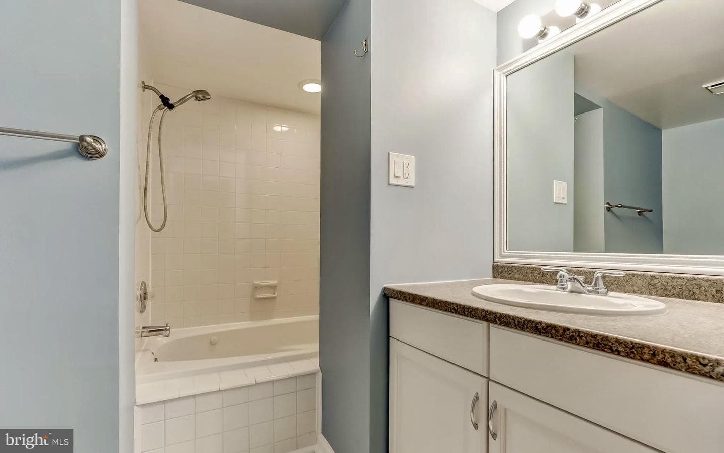 1049 S Charles Street photo 35