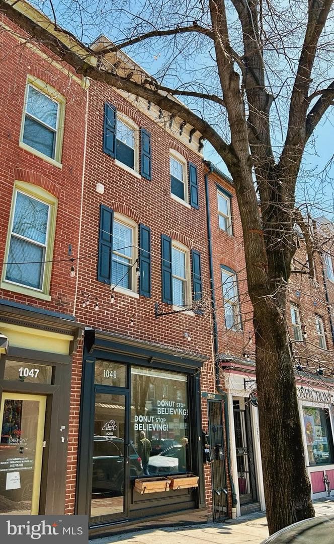 1049 S Charles Street photo 4