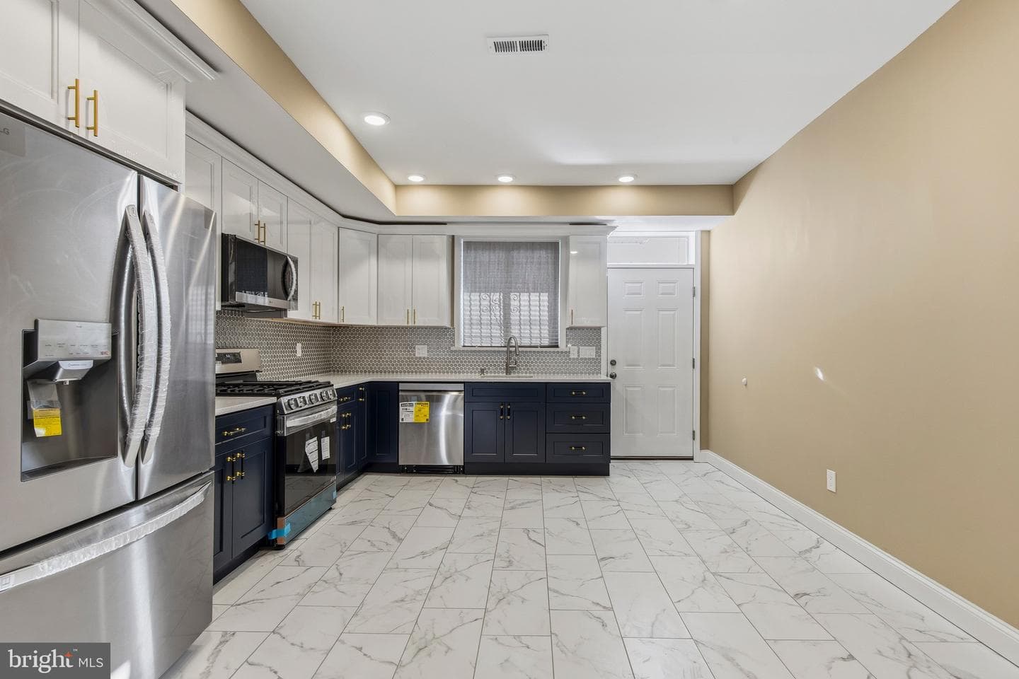 3135 Mcelderry Street photo 10