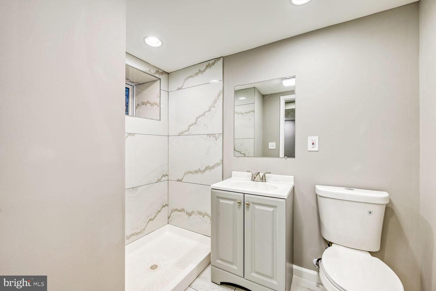 2647 Chesterfield Avenue photo 20