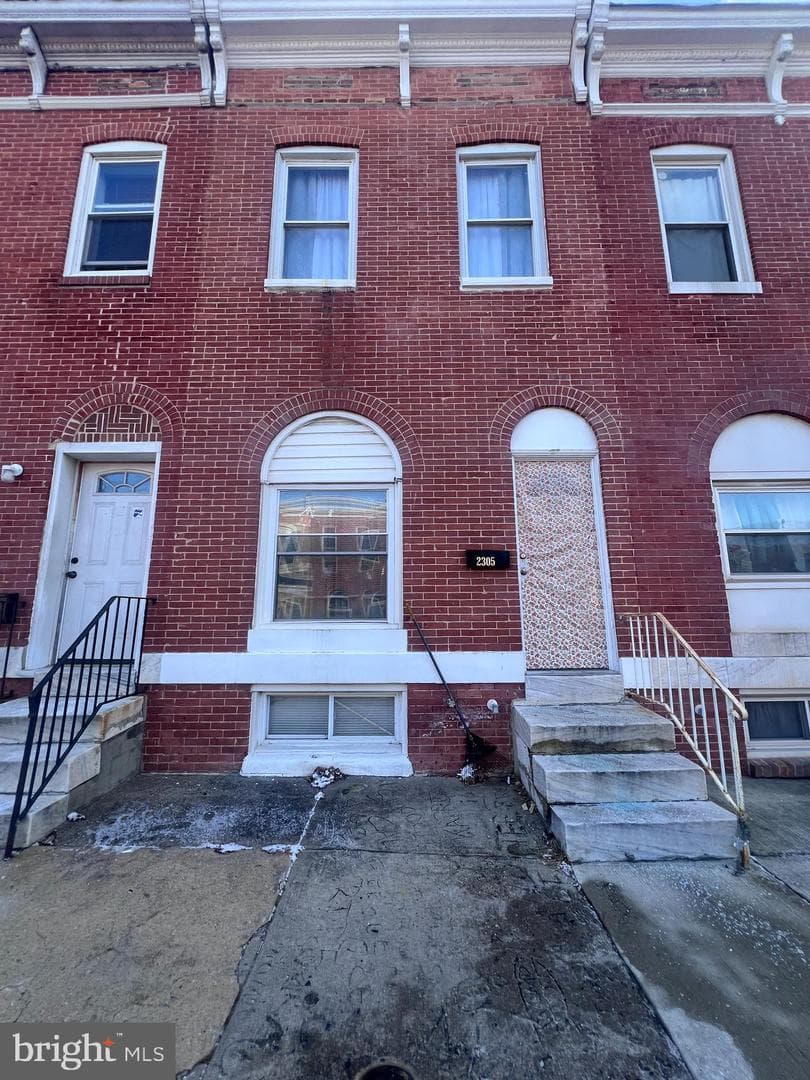 2305 Ashland Avenue photo 1