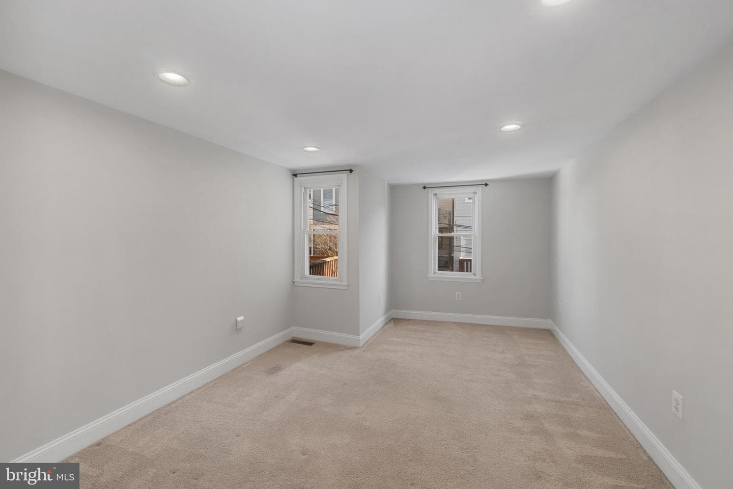 705 S Robinson Street photo 16