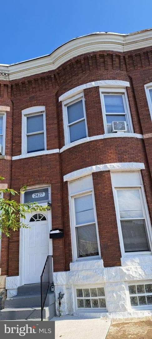 2427 E Federal Street photo 1