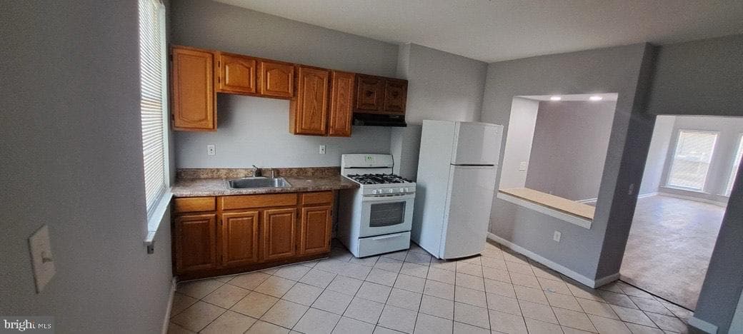 2427 E Federal Street photo 2