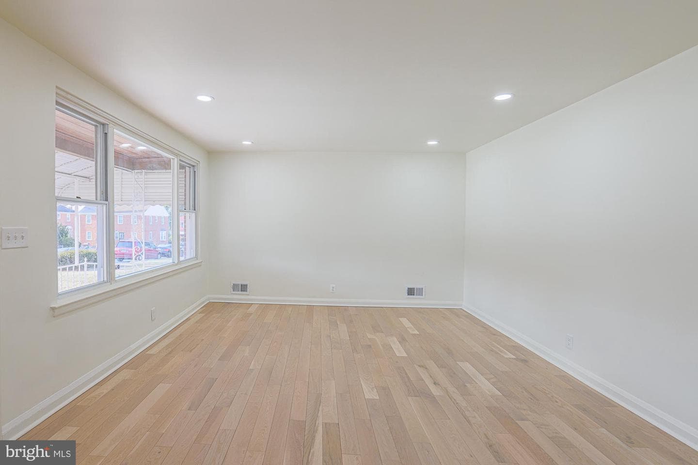 5512 Cadillac Avenue photo 17