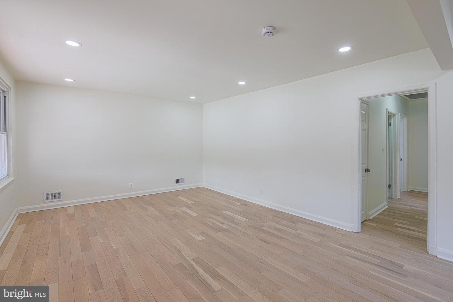 5512 Cadillac Avenue photo 18