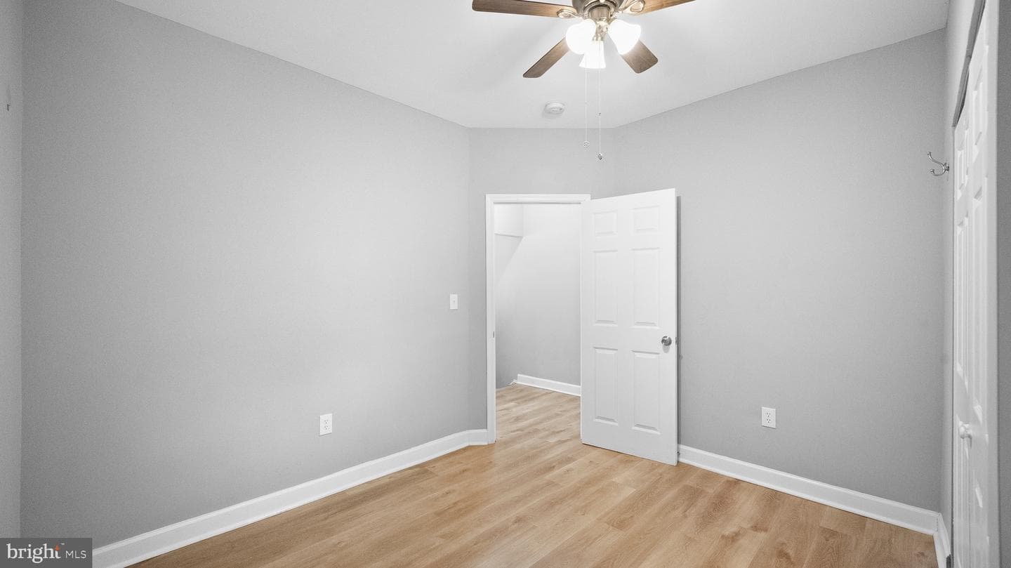 2880 Pelham Avenue photo 20