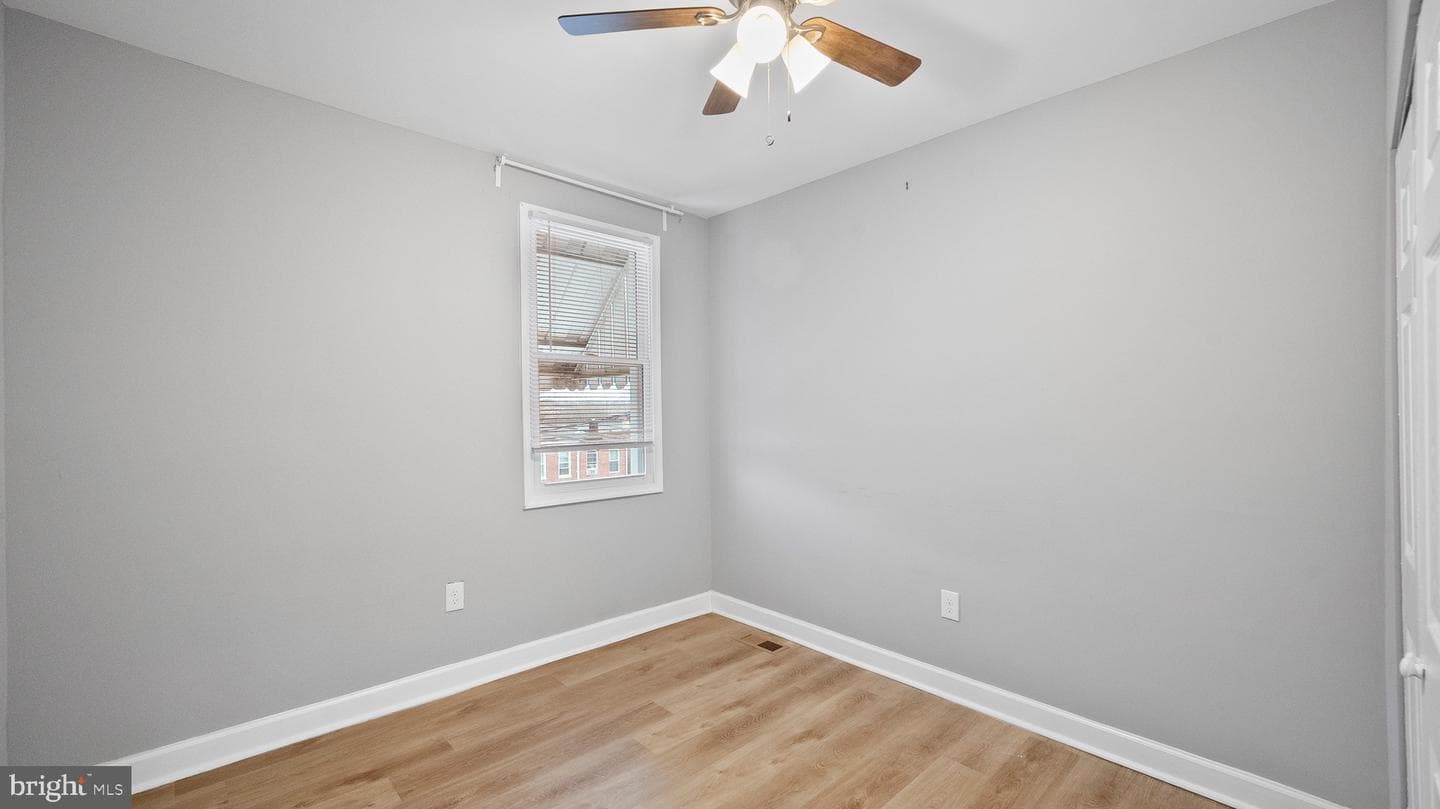 2880 Pelham Avenue photo 21