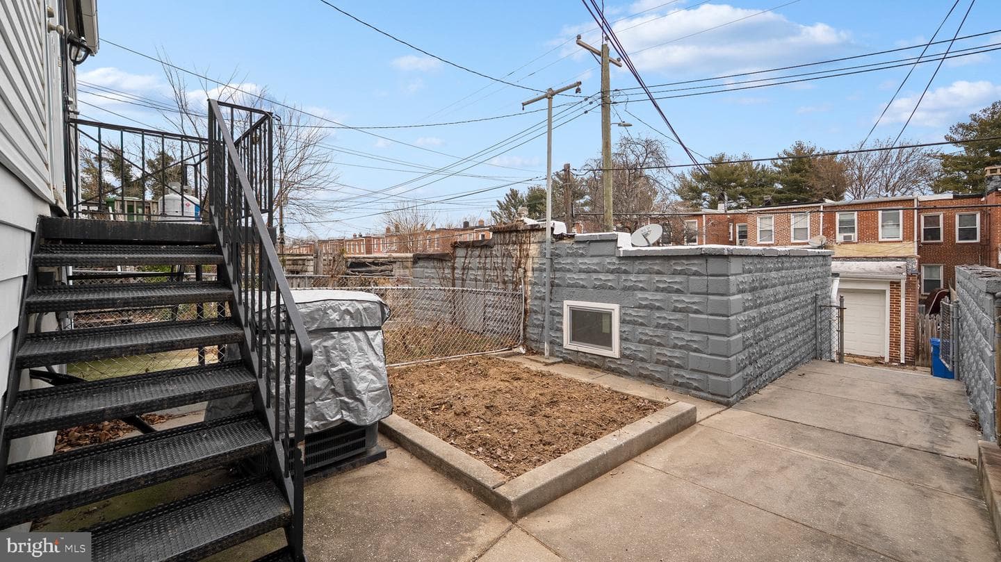 2880 Pelham Avenue photo 25