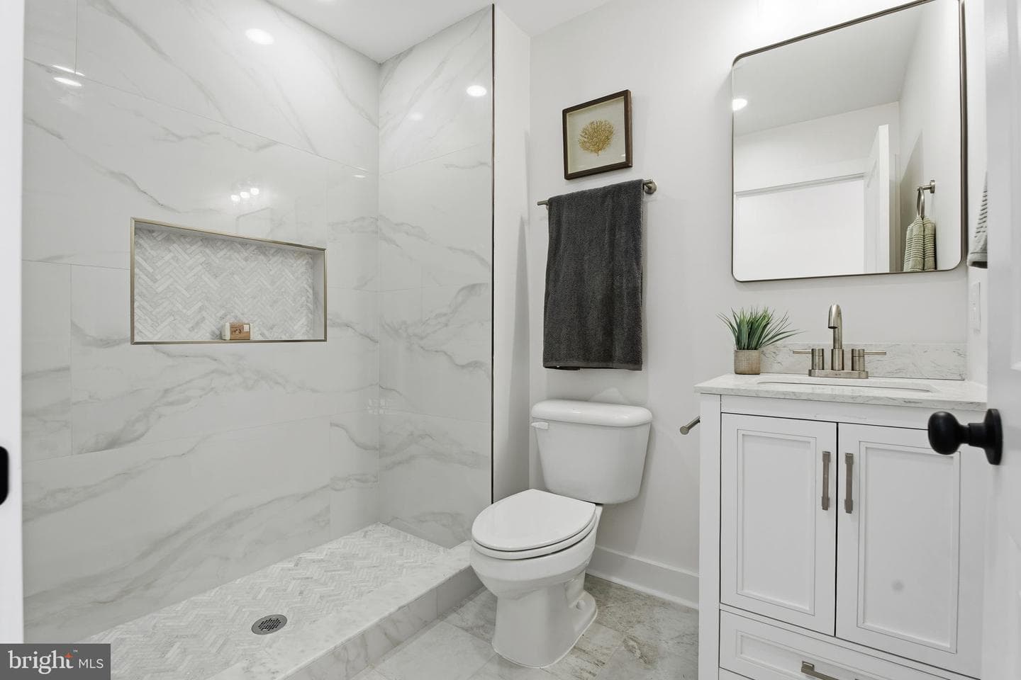 1742 E Oliver Street photo 20