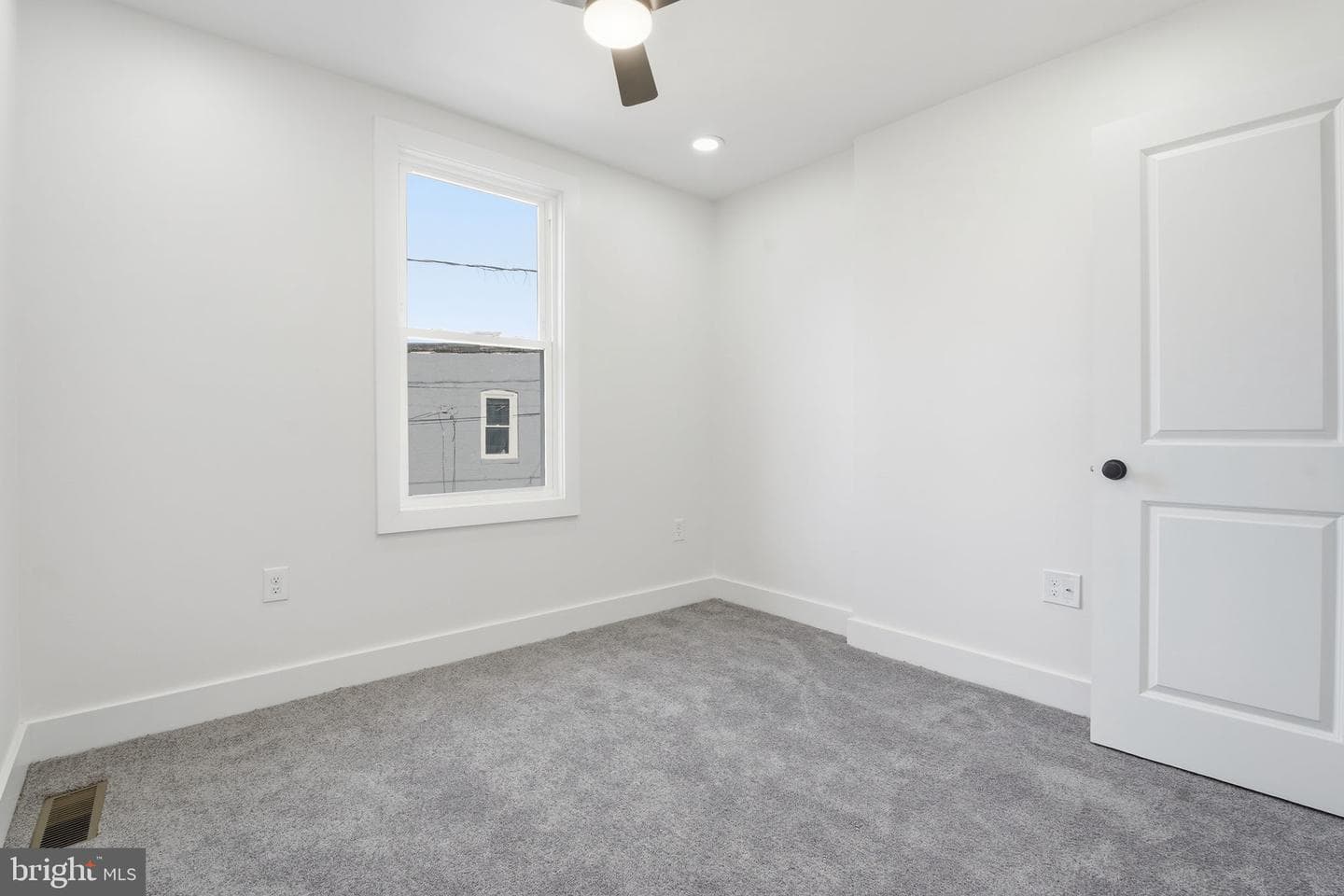 1742 E Oliver Street photo 21