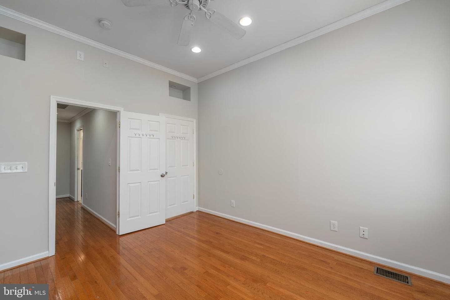 800 Grundy Street photo 16