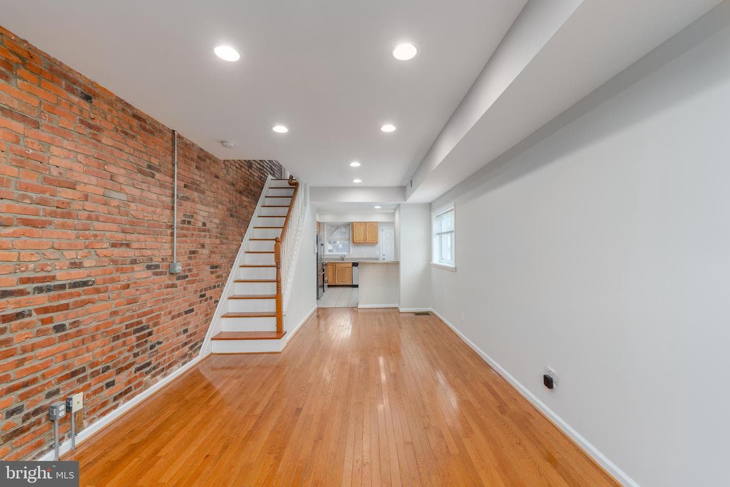 800 Grundy Street photo 4