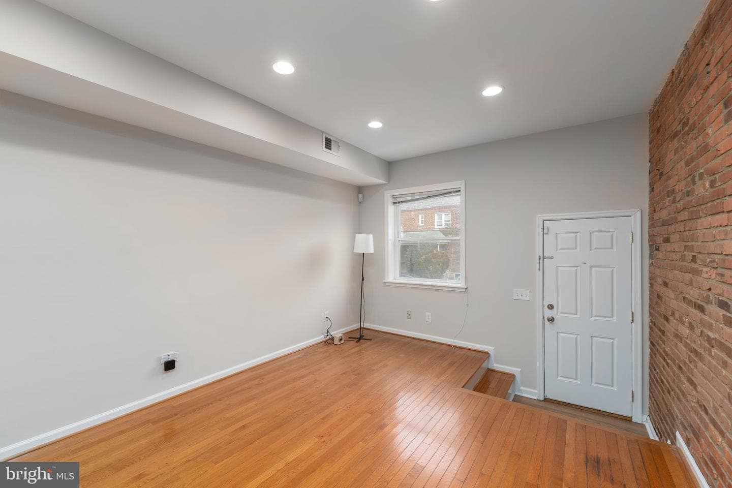800 Grundy Street photo 5