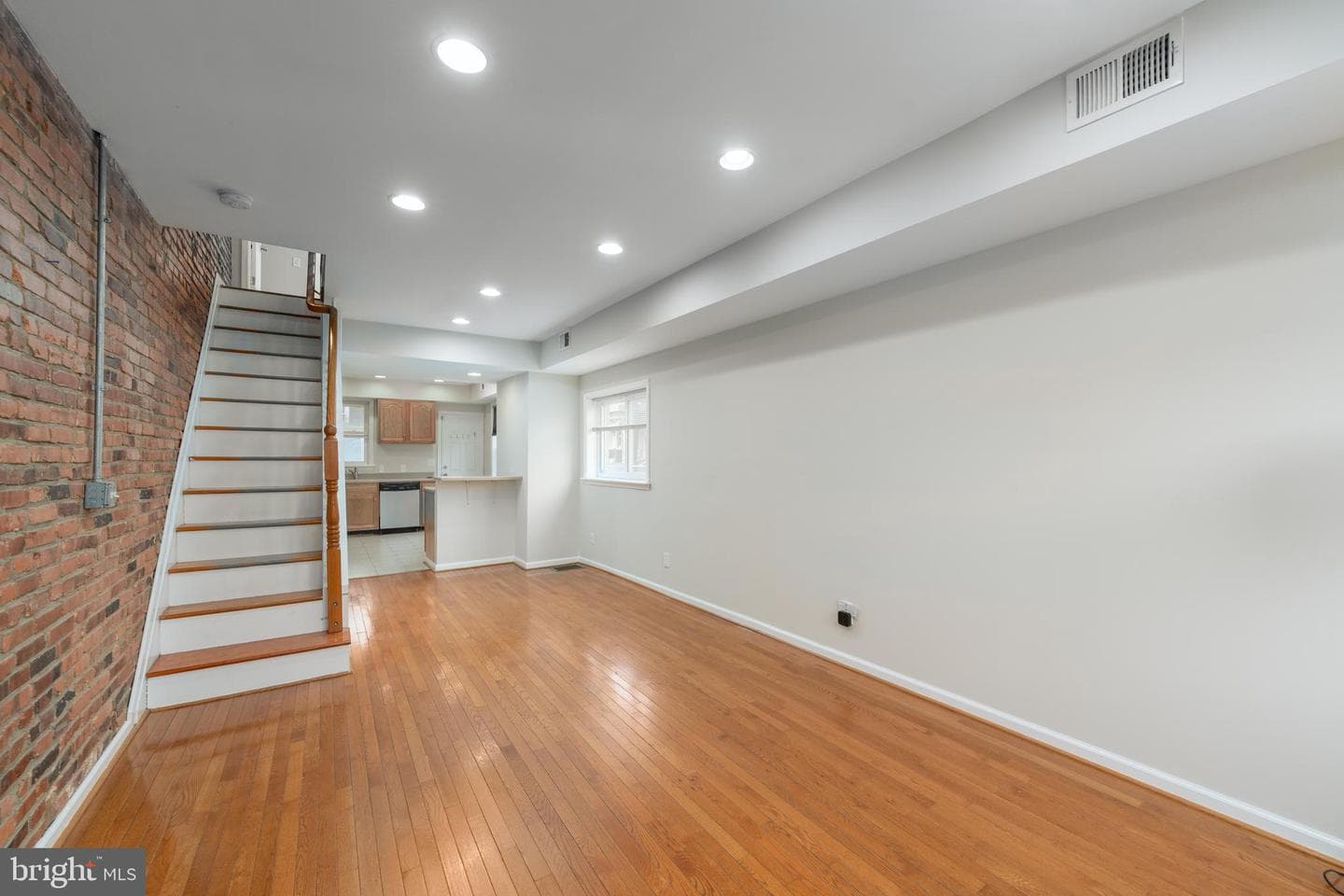 800 Grundy Street photo 7