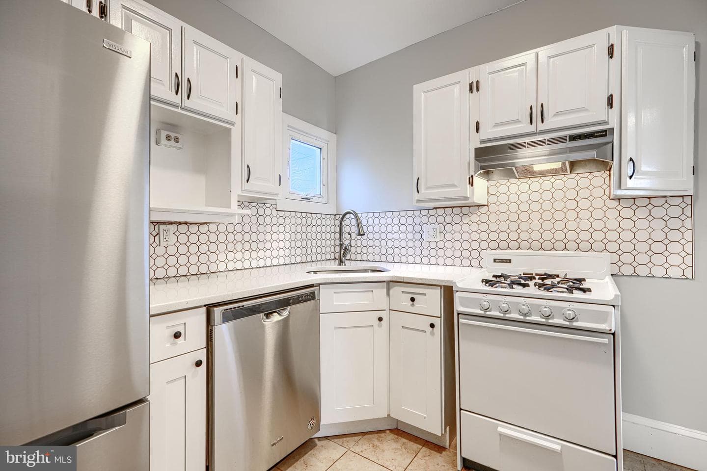 608 Radnor Avenue photo 9