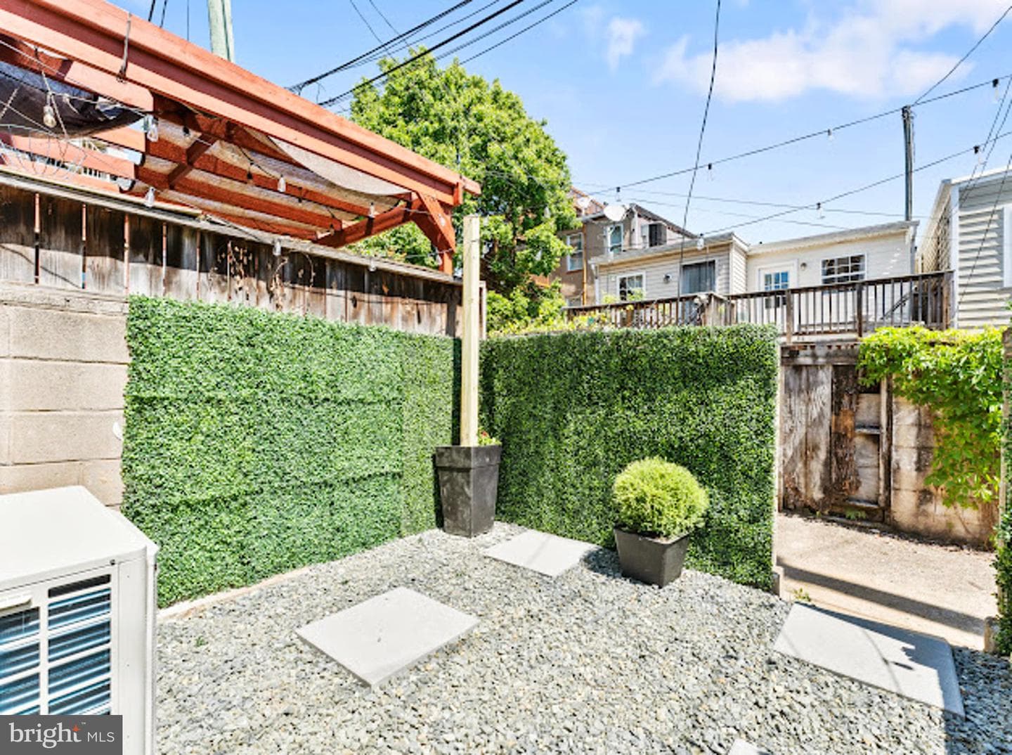 607 S Milton Avenue photo 32