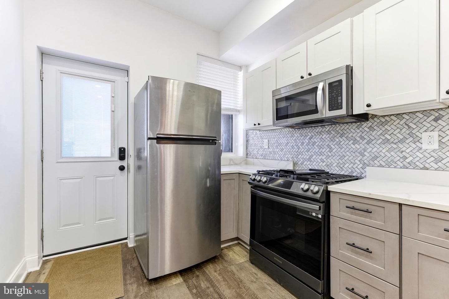 737 Dolphin Street photo 18