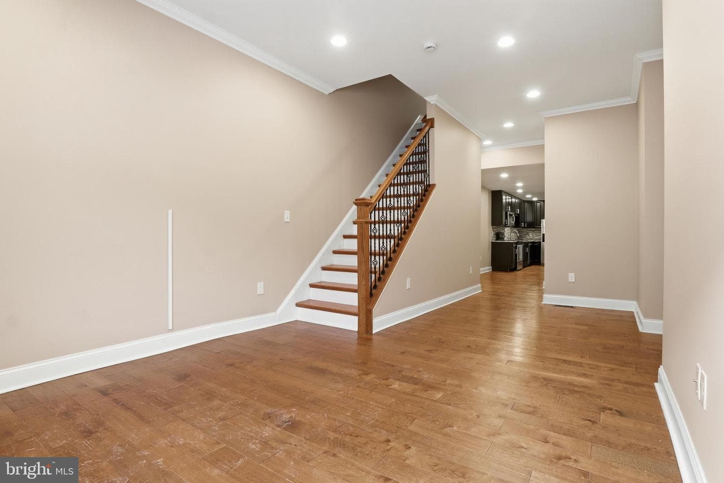 1032 W Fayette Street photo 5