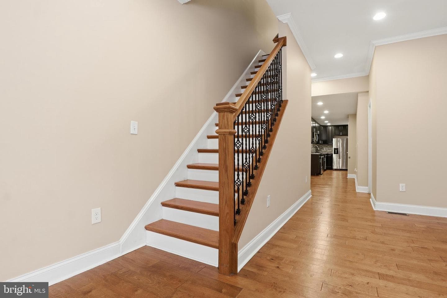 1032 W Fayette Street photo 6
