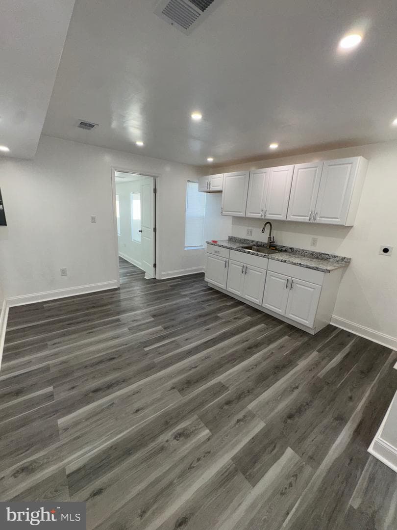 1729 N Bond Street photo 16
