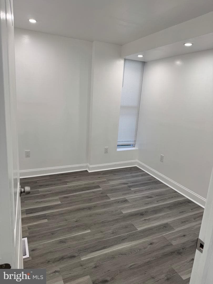 1729 N Bond Street photo 4