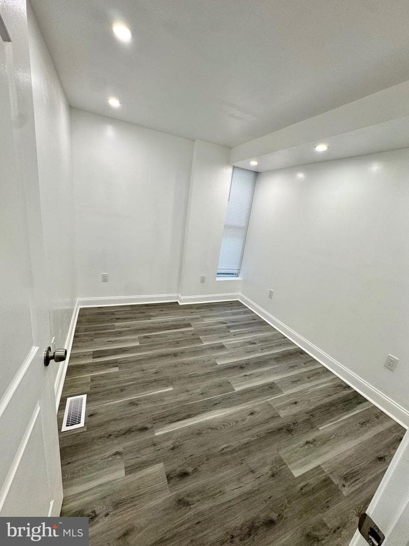 1729 N Bond Street photo 5