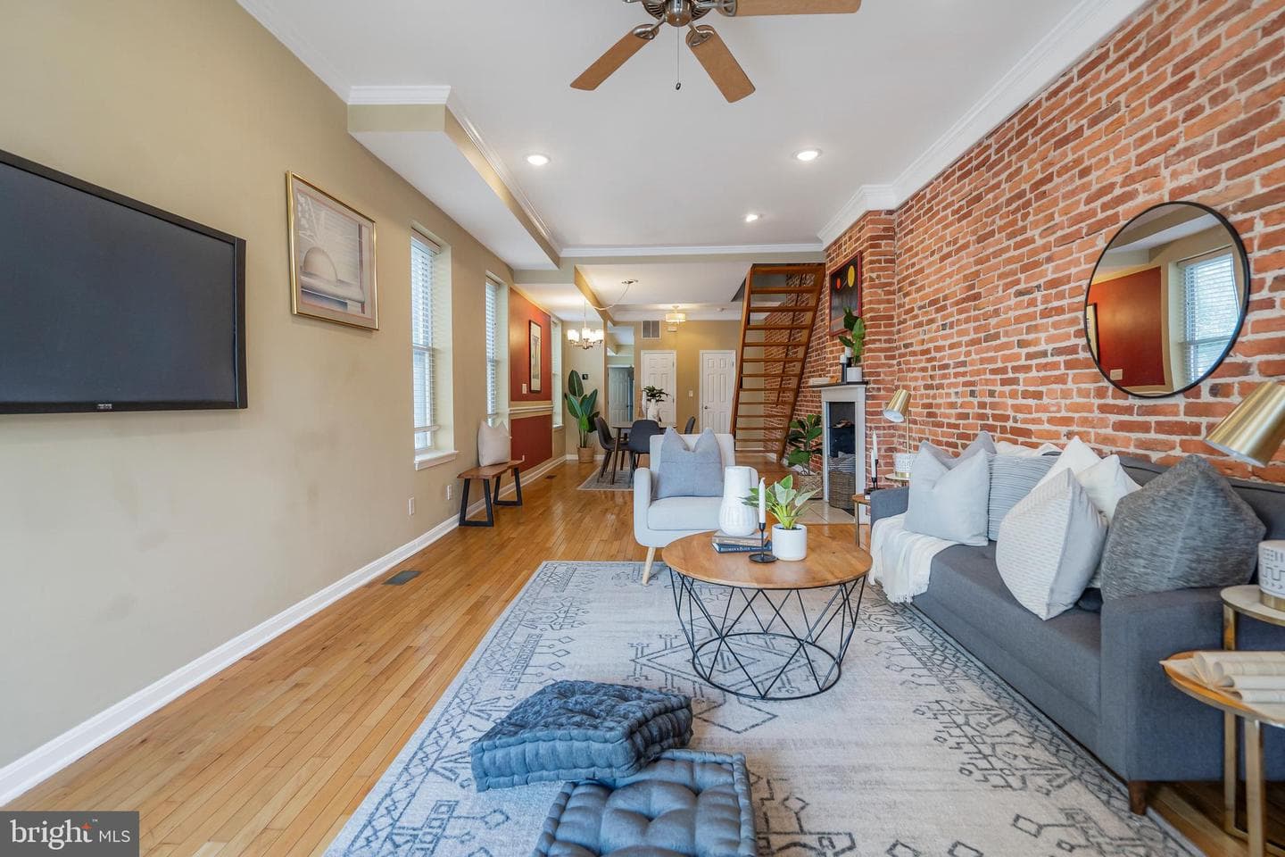2937 Dillon Street photo 4