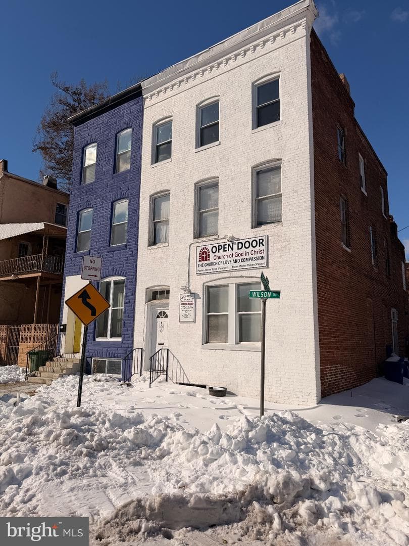 400 Wilson Street photo 1