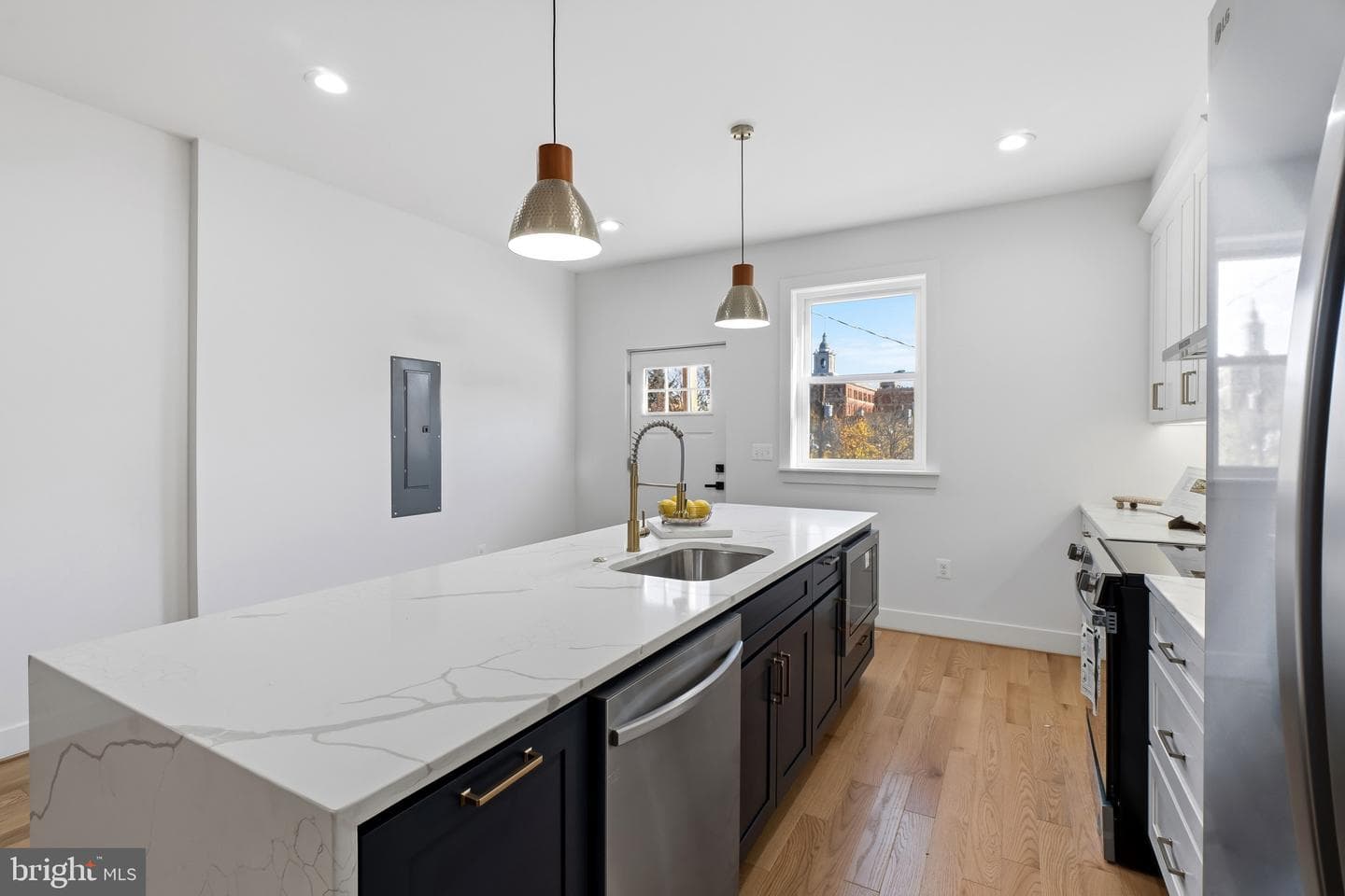 3921 Roland Avenue photo 11
