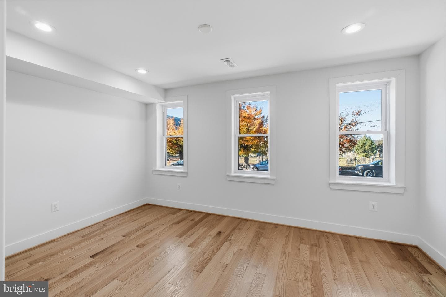 3921 Roland Avenue photo 23