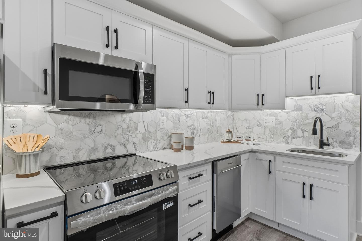 3921 Roland Avenue photo 28