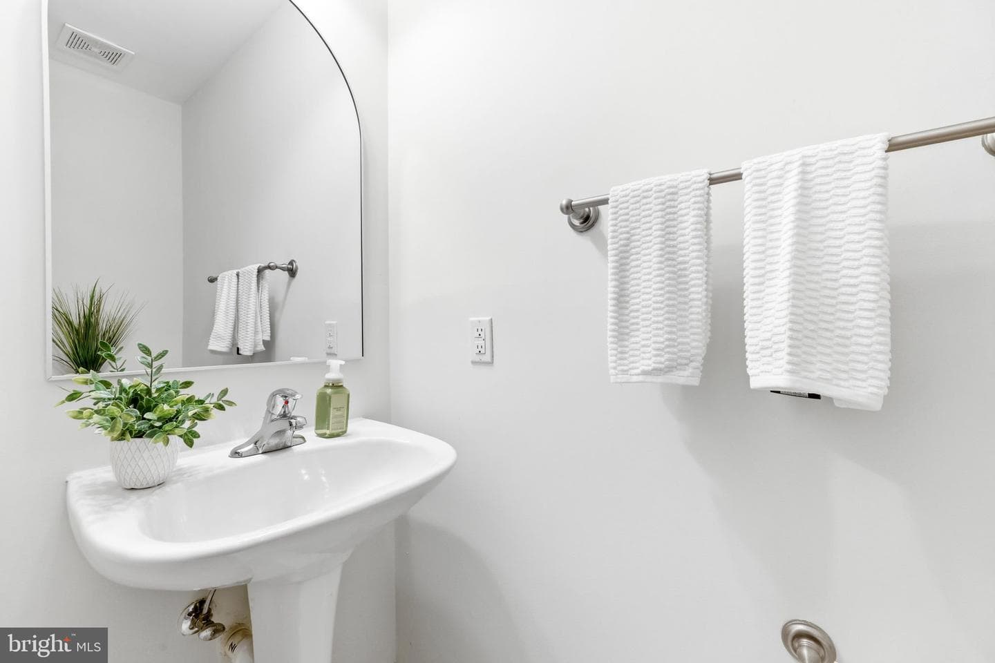 126 N Duncan Street photo 31
