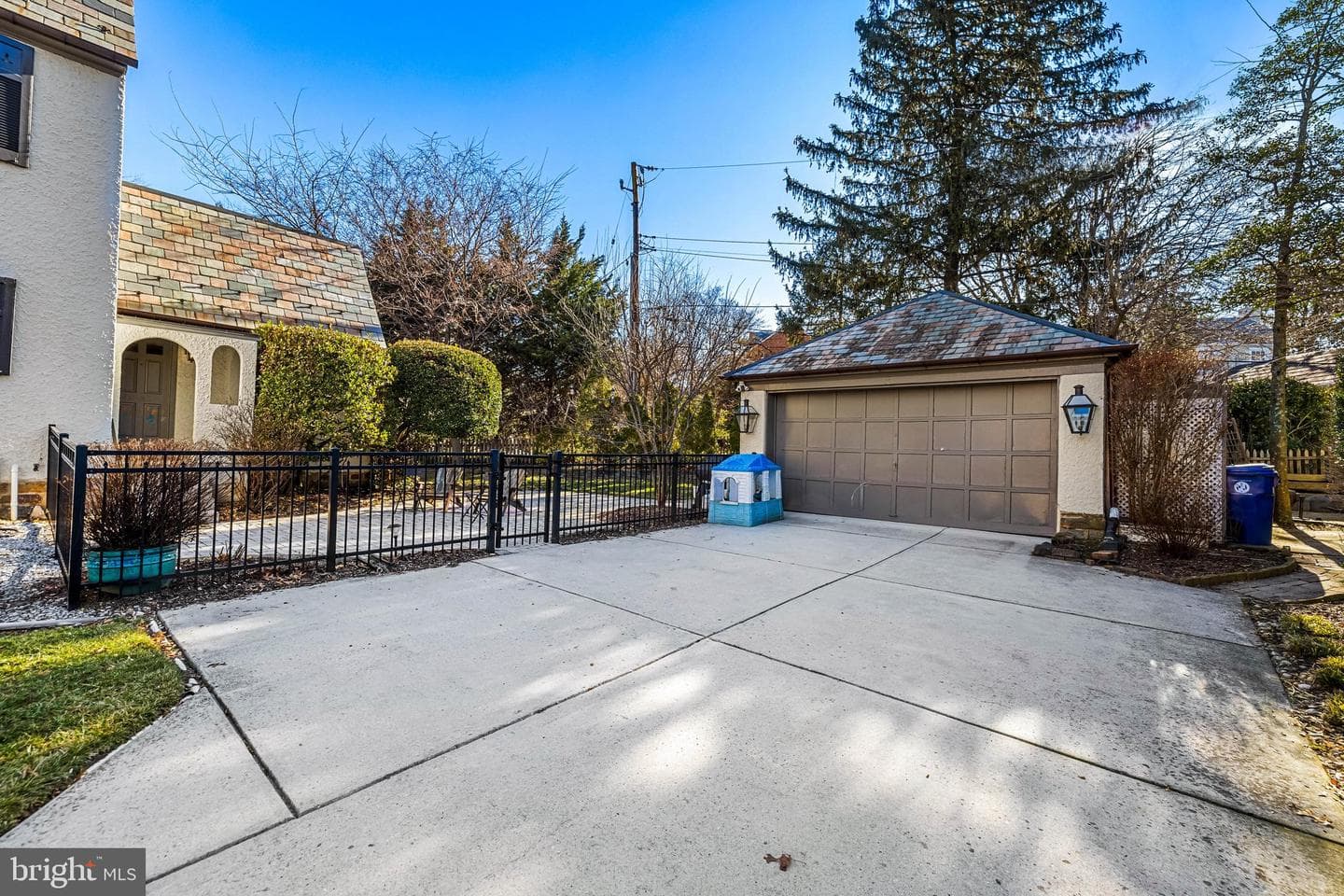307 E Highfield Rd photo 57