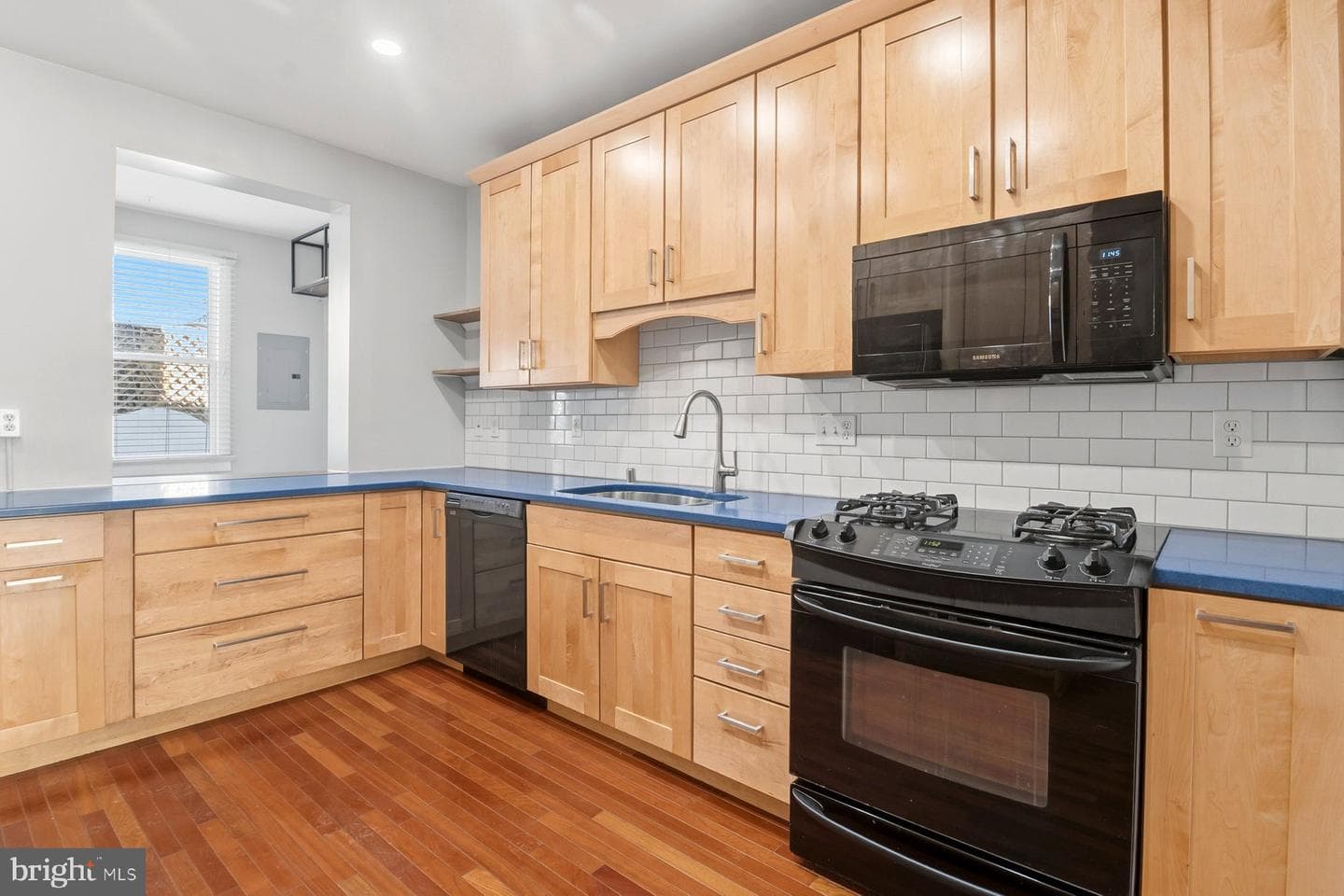2510 Fleet Street photo 16