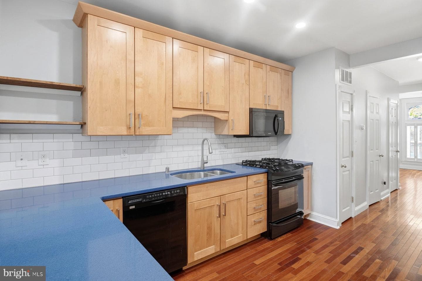 2510 Fleet Street photo 17