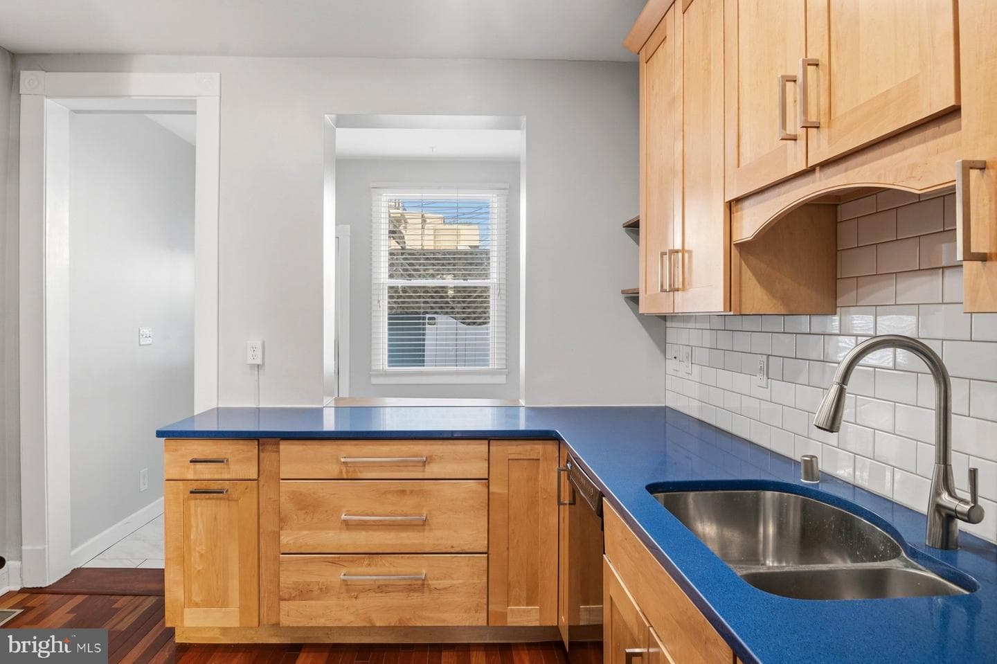 2510 Fleet Street photo 19