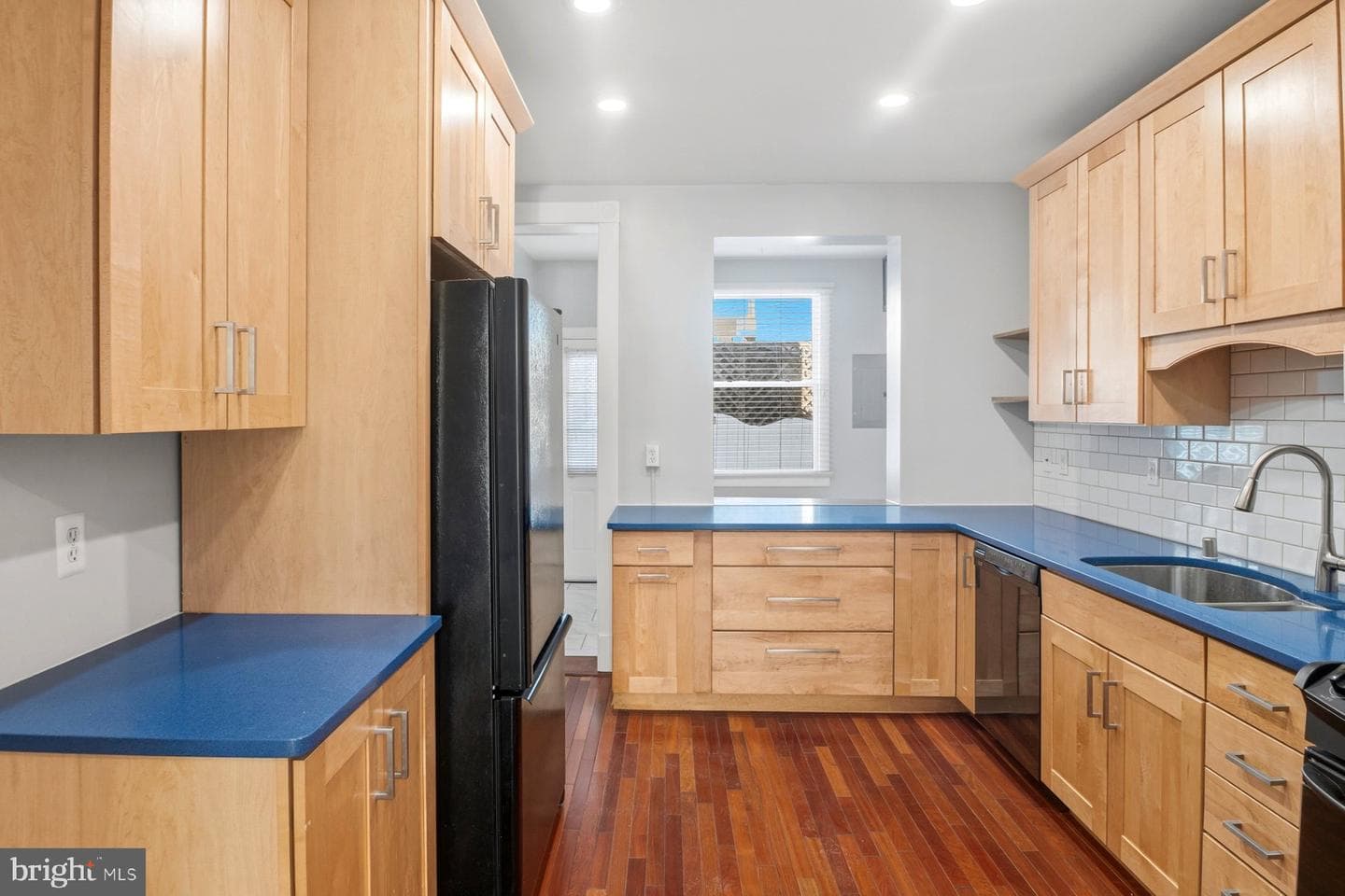 2510 Fleet Street photo 20