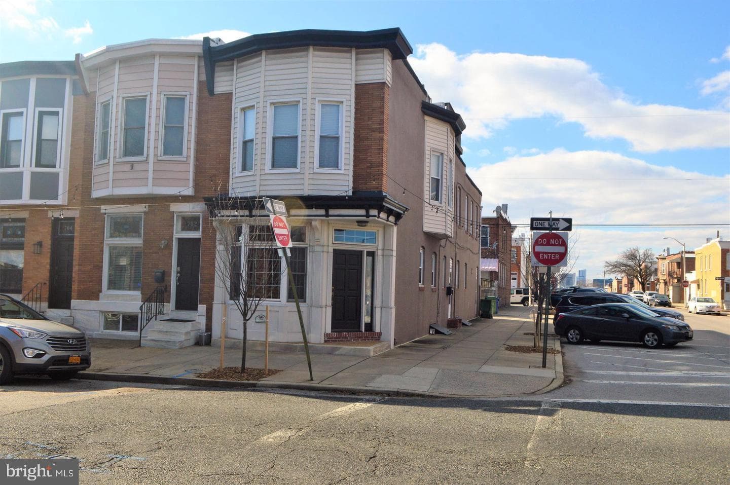 700 S Ellwood Avenue photo 3