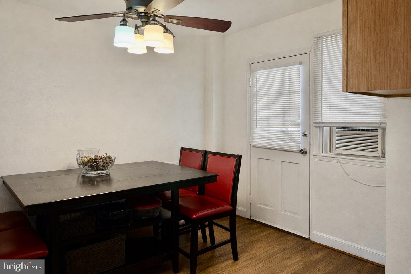 5533 Nome Avenue photo 5