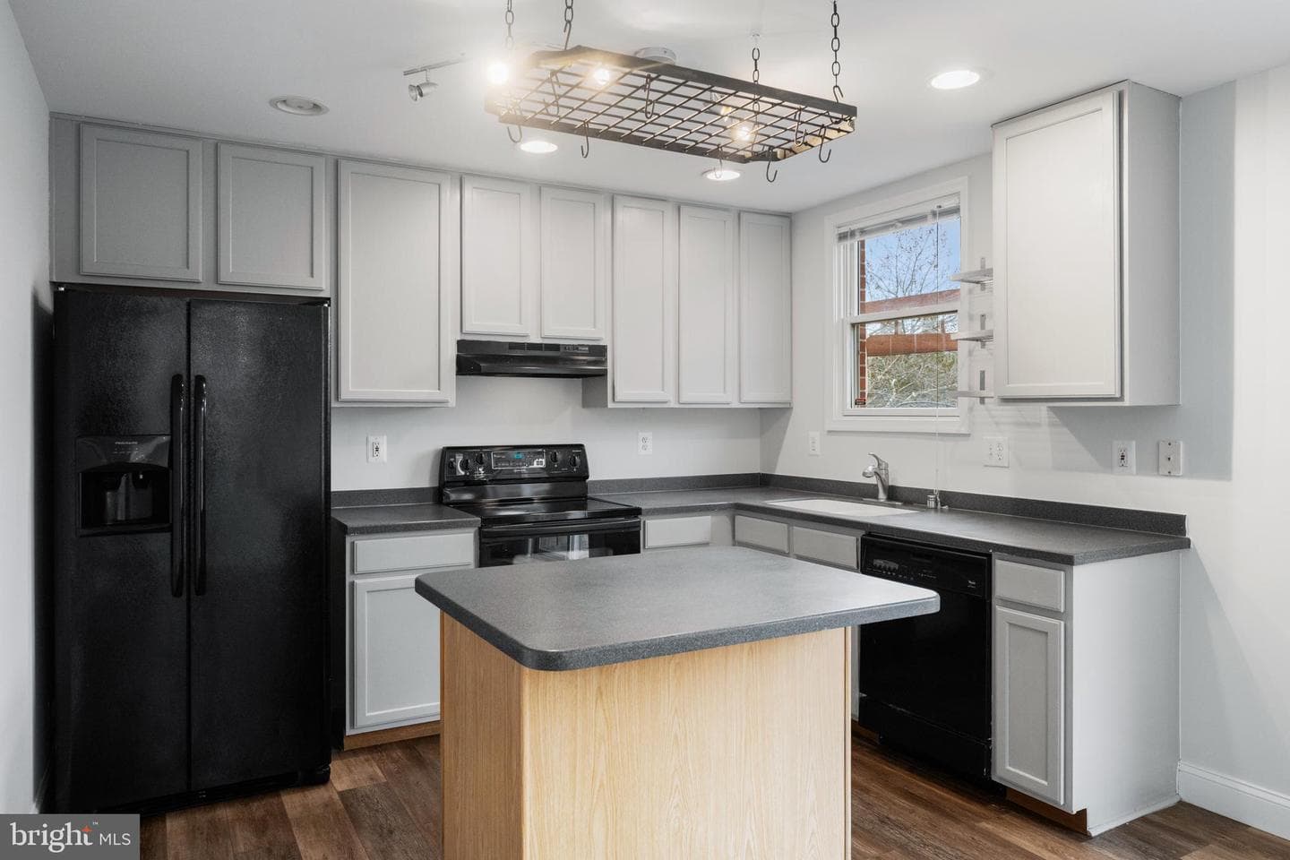 1901 Linden Avenue photo 18