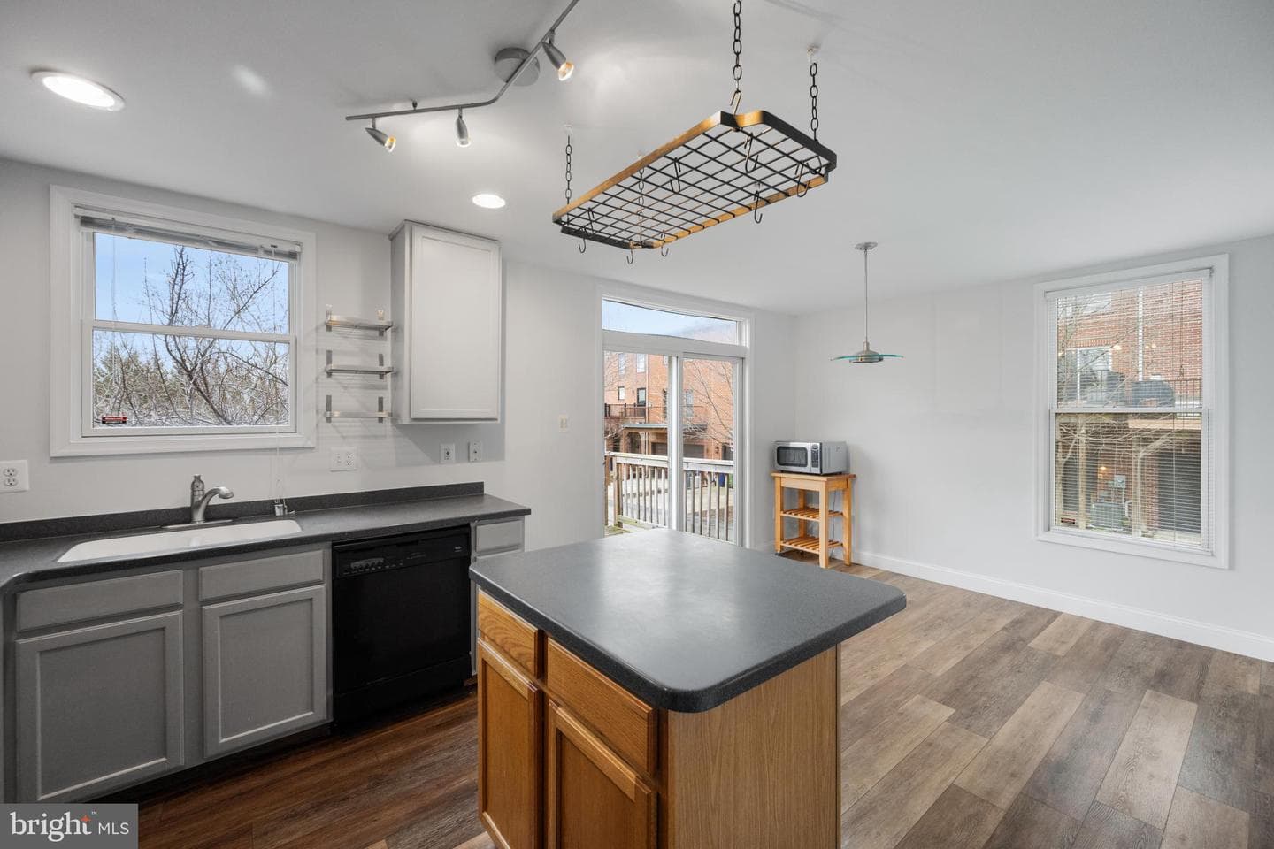 1901 Linden Avenue photo 22